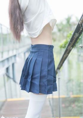揉捏女生胸舔吸插下面_4K高清完整版